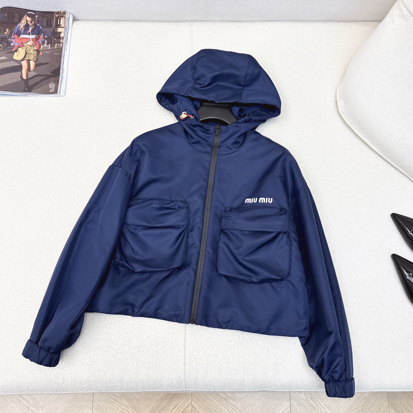 特价🉐️❗️现货齐码❗️不退不换❗️独家首发 Miu 25Ss————早秋最新款时髦缪系穿搭尼龙套装🤎双