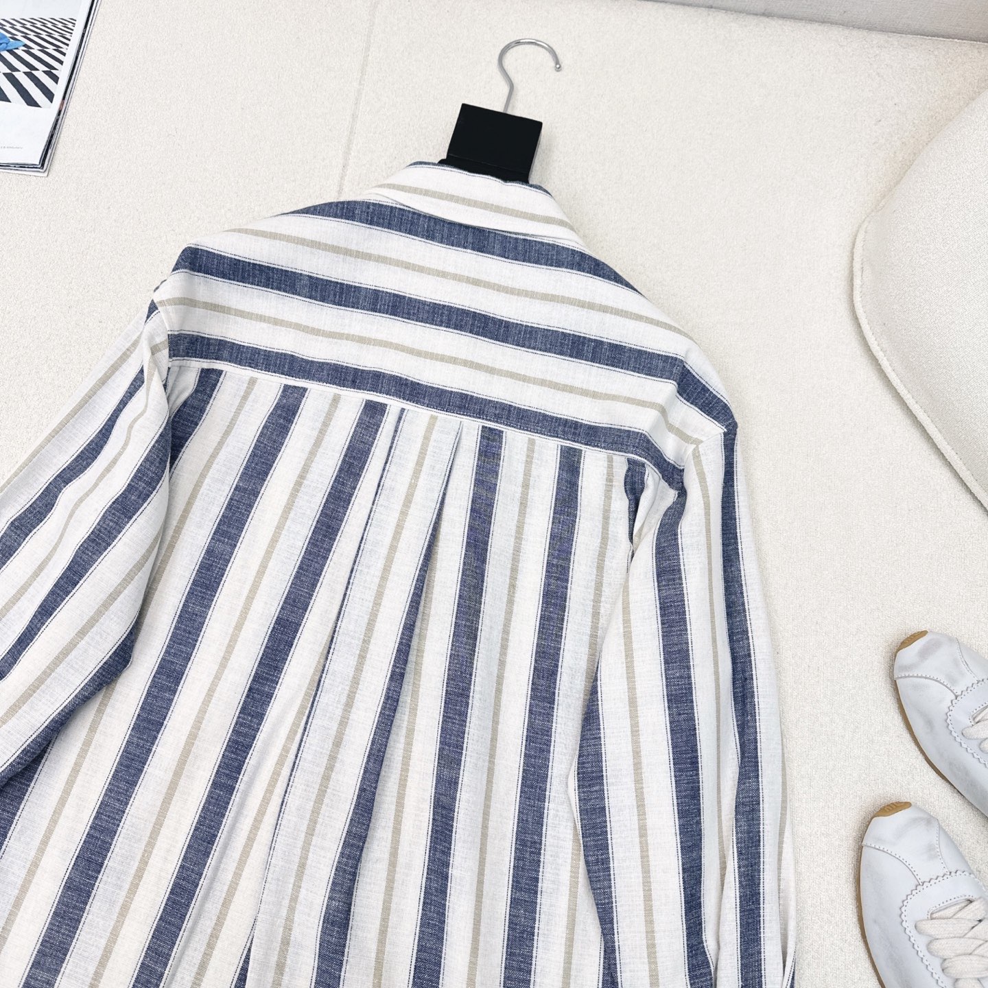 “Cheesy Dress and Striped Shirt: Soft, Comfy, and Stylish Autumn Fashion with Luxurious Logo” - 图片 9