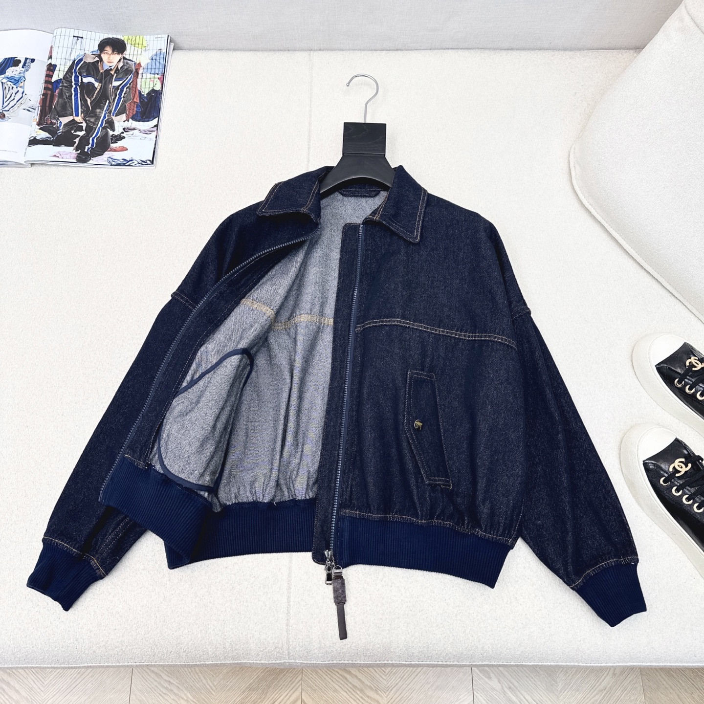 “Exploring Original Femininity in American Retrofitted Fashion Trends of the 25th Century” - 图片 8