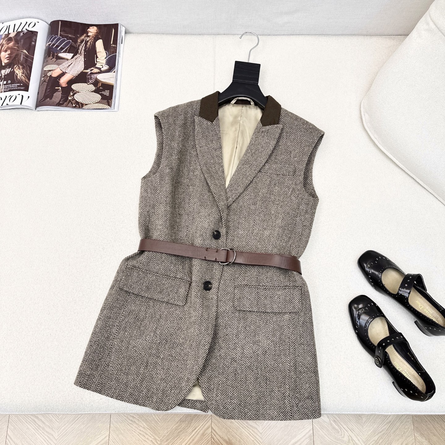 “Men’s Autumn/Winter Thong Suit: Cheesy-Skinned Design, High-Collar Style, Various Colors & Plastic Belts Included”