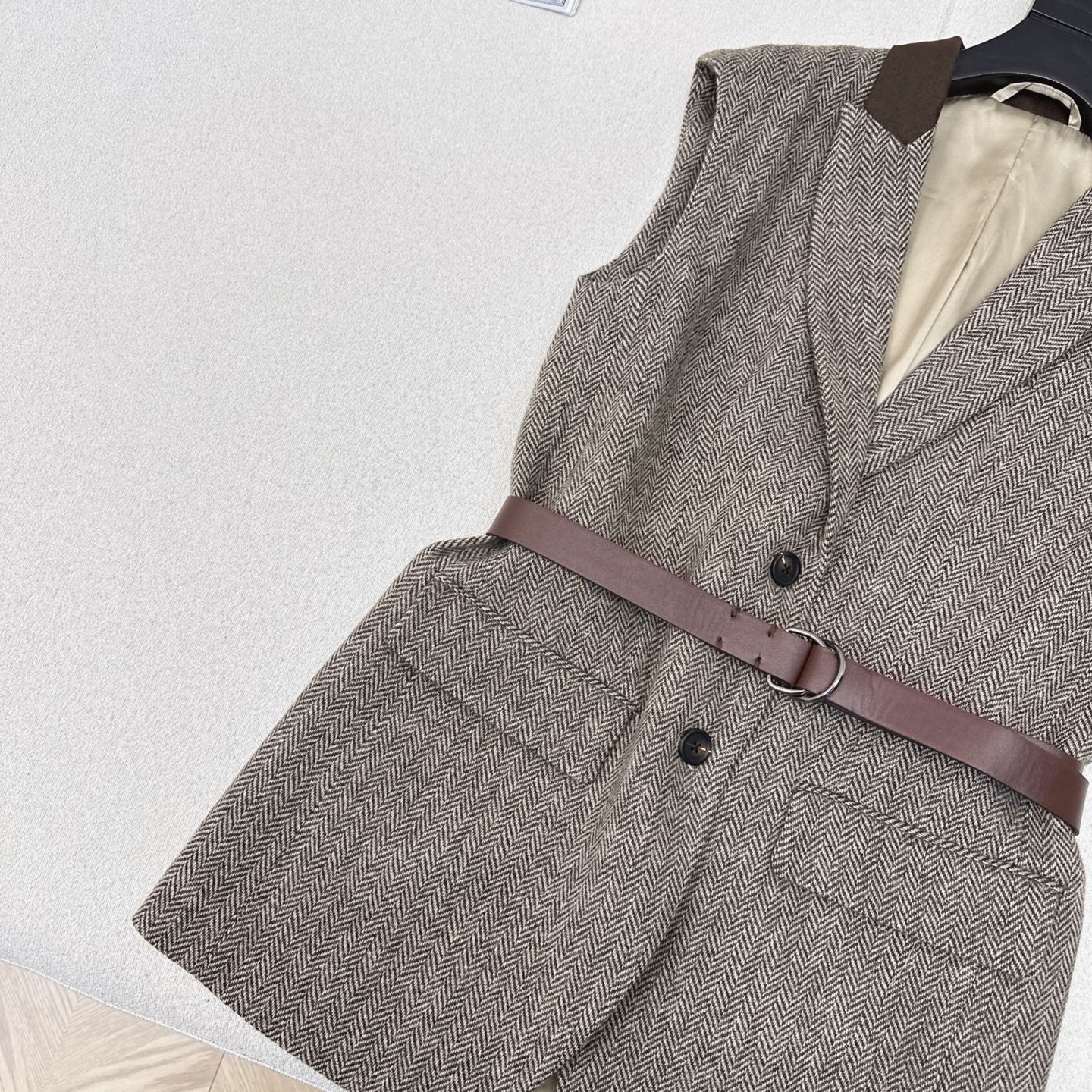 “Men’s Autumn/Winter Thong Suit: Cheesy-Skinned Design, High-Collar Style, Various Colors & Plastic Belts Included” - 图片 4