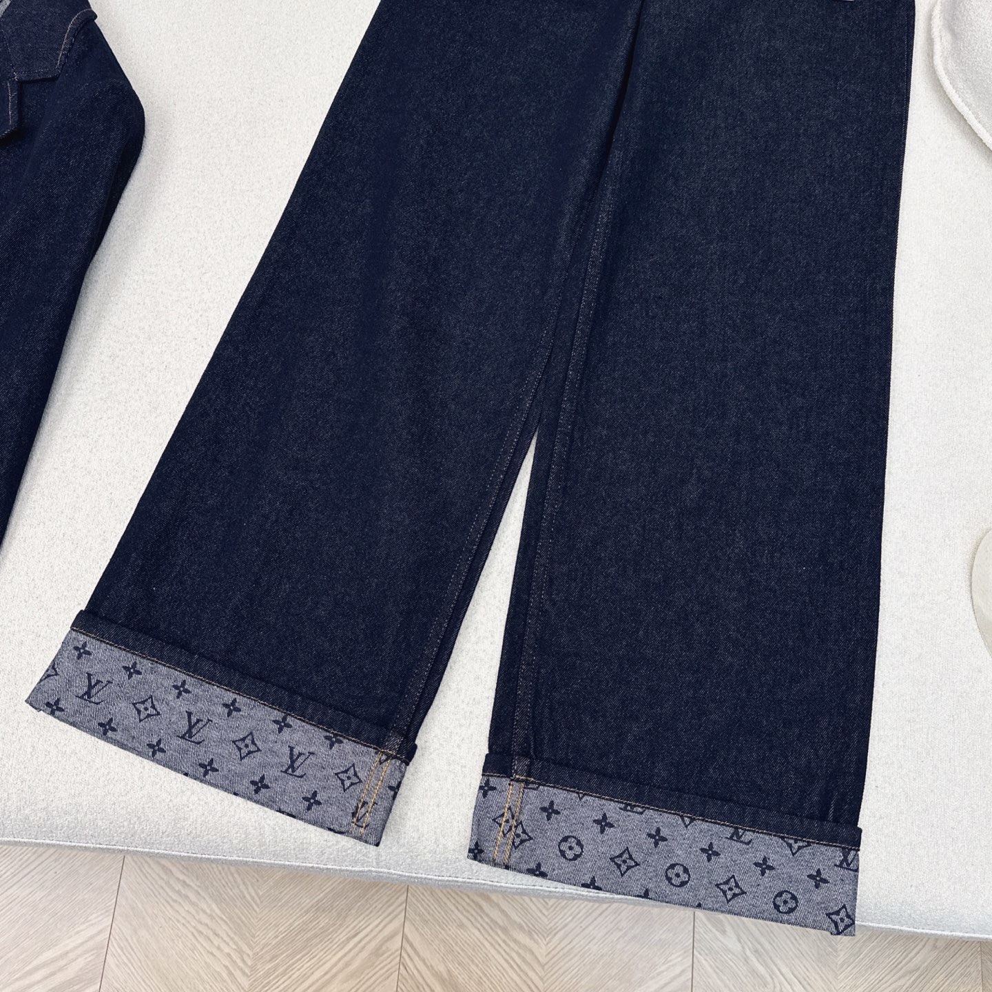 特价🉐️ ❗️现货齐码❗️不退不换❗️刘亦菲同款 L家 25Ss————秋冬最新款原浆色牛仔西装外套🖤经