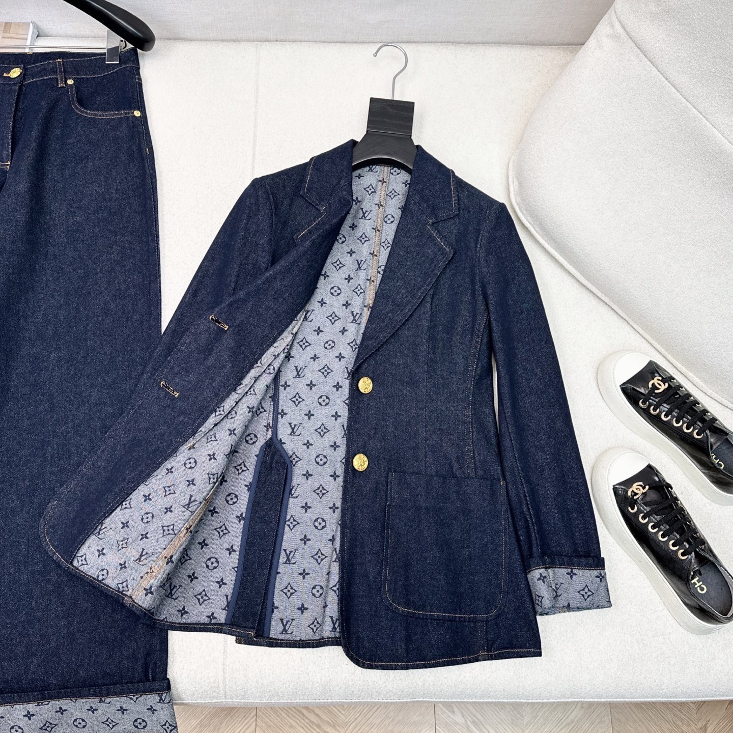 特价🉐️ ❗️现货齐码❗️不退不换❗️刘亦菲同款 L家 25Ss————秋冬最新款原浆色牛仔西装外套🖤经