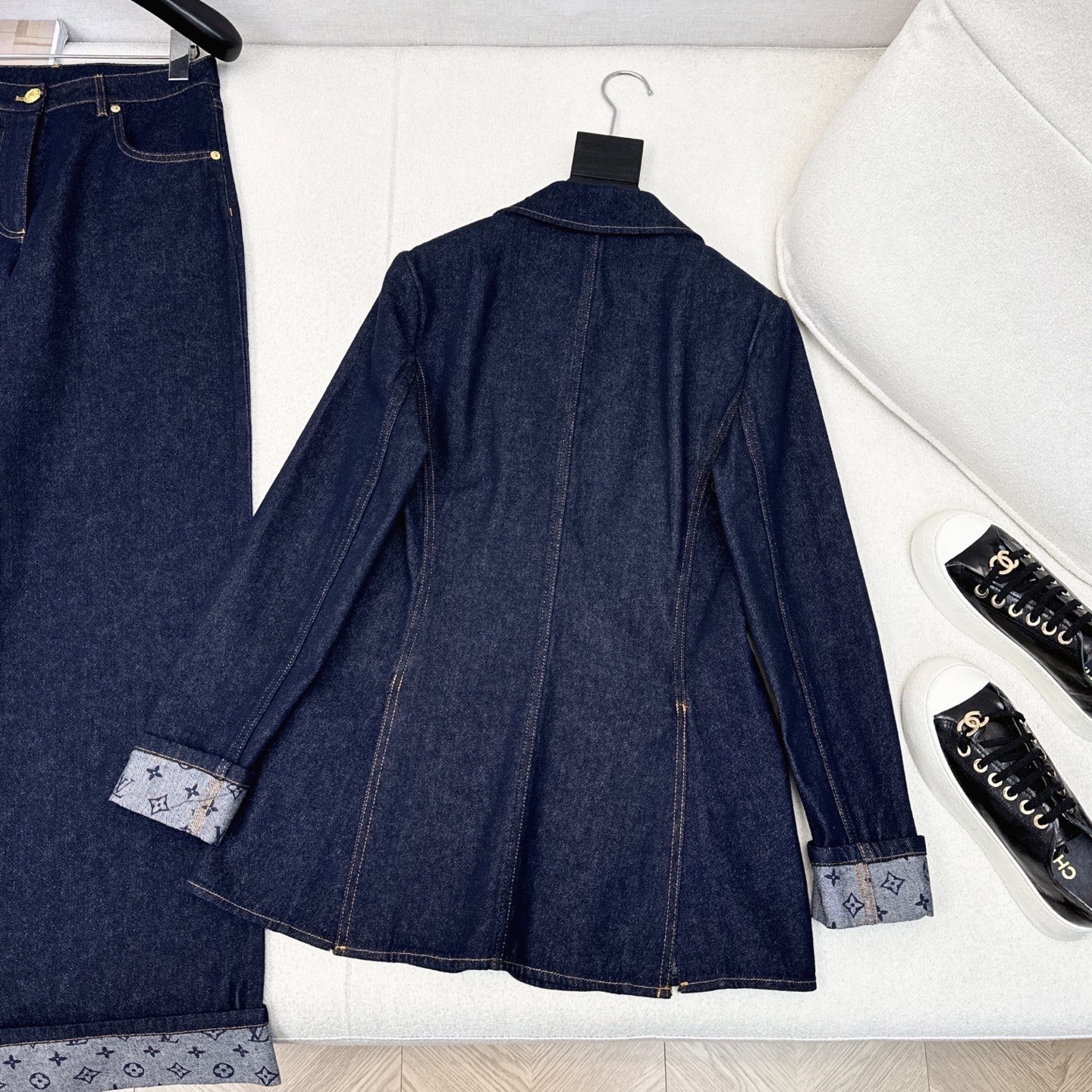 特价🉐️ ❗️现货齐码❗️不退不换❗️刘亦菲同款 L家 25Ss————秋冬最新款原浆色牛仔西装外套🖤经