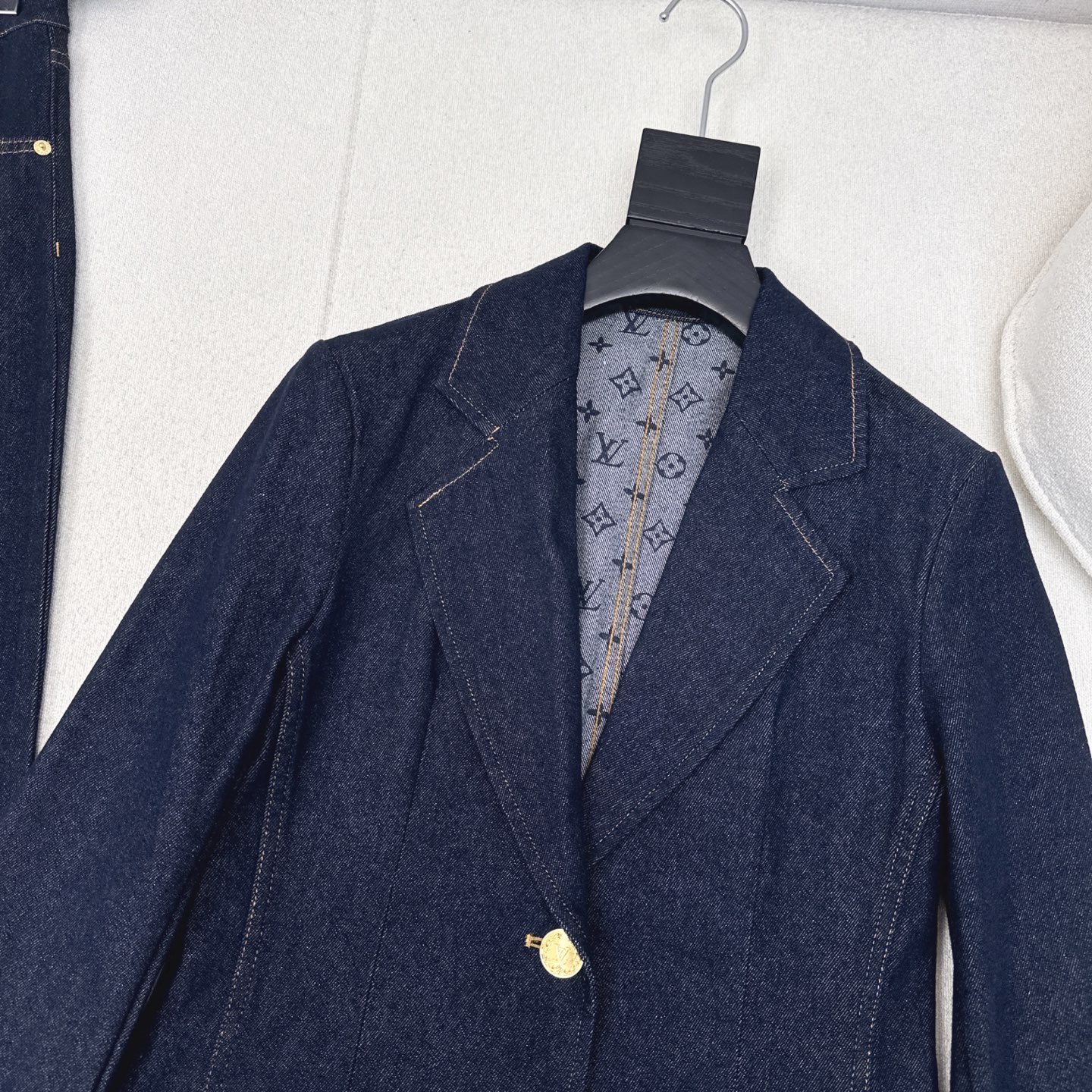 特价🉐️ ❗️现货齐码❗️不退不换❗️刘亦菲同款 L家 25Ss————秋冬最新款原浆色牛仔西装外套🖤经