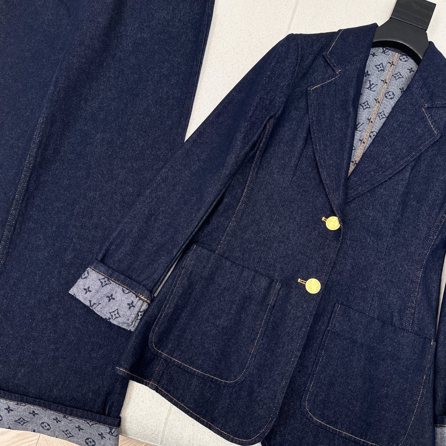 特价🉐️ ❗️现货齐码❗️不退不换❗️刘亦菲同款 L家 25Ss————秋冬最新款原浆色牛仔西装外套🖤经