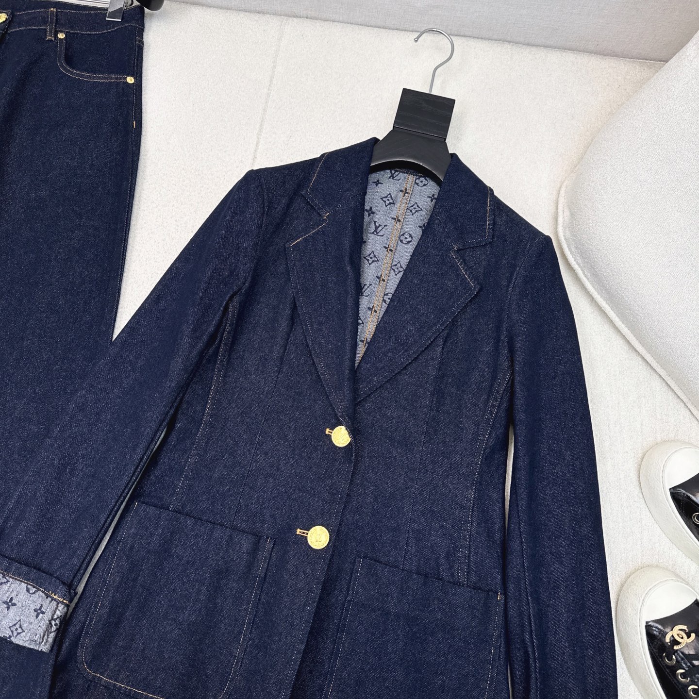 特价🉐️ ❗️现货齐码❗️不退不换❗️刘亦菲同款 L家 25Ss————秋冬最新款原浆色牛仔西装外套🖤经