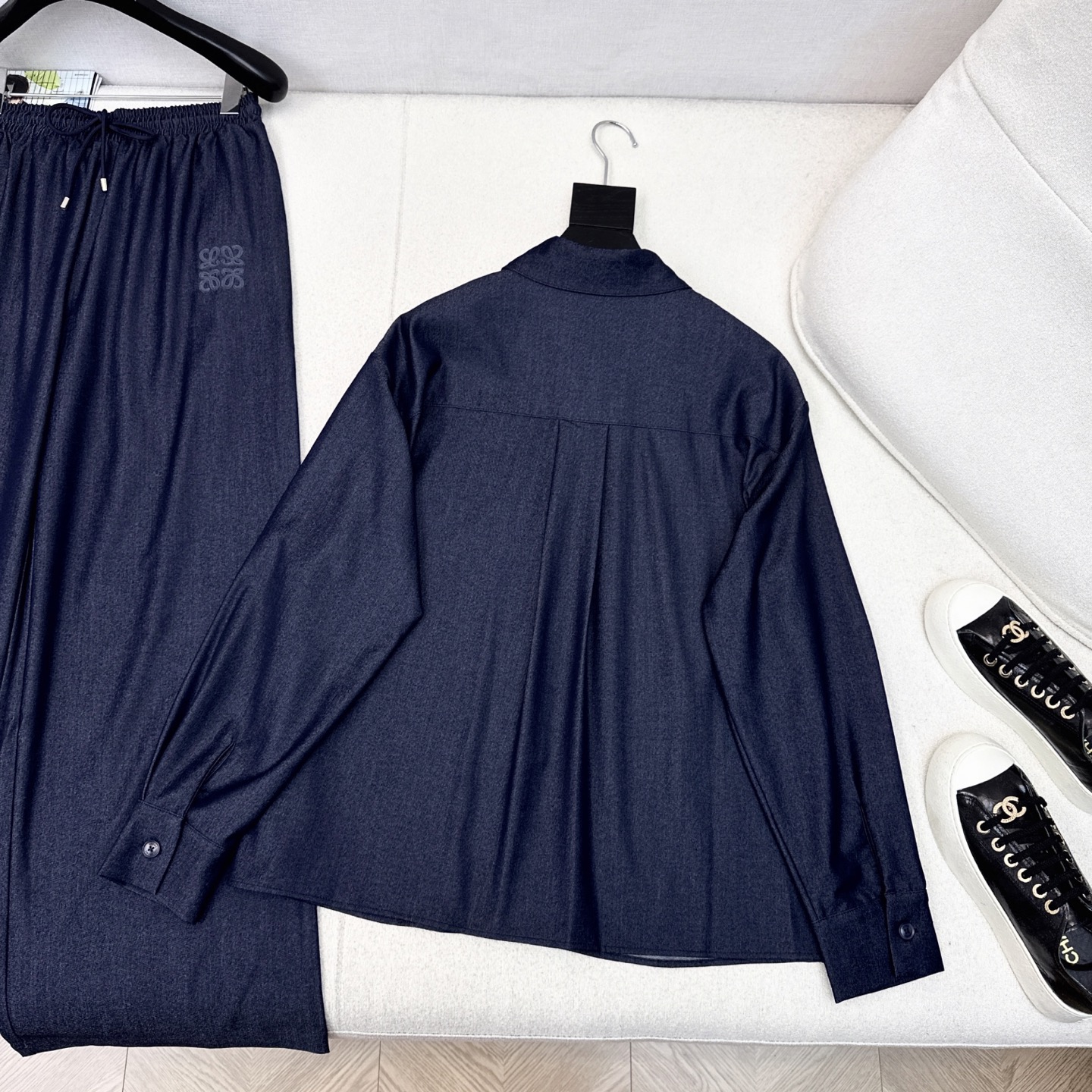 特价🉐️ ❗️现货齐码❗️不退不换❗️只有衬衫❗️人手必备百搭套装 Loe 25Ss————早秋最新款休