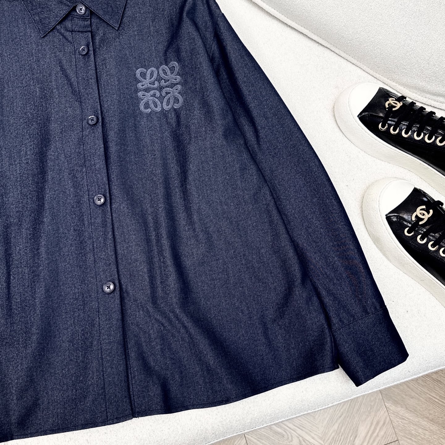 特价🉐️ ❗️现货齐码❗️不退不换❗️只有衬衫❗️人手必备百搭套装 Loe 25Ss————早秋最新款休