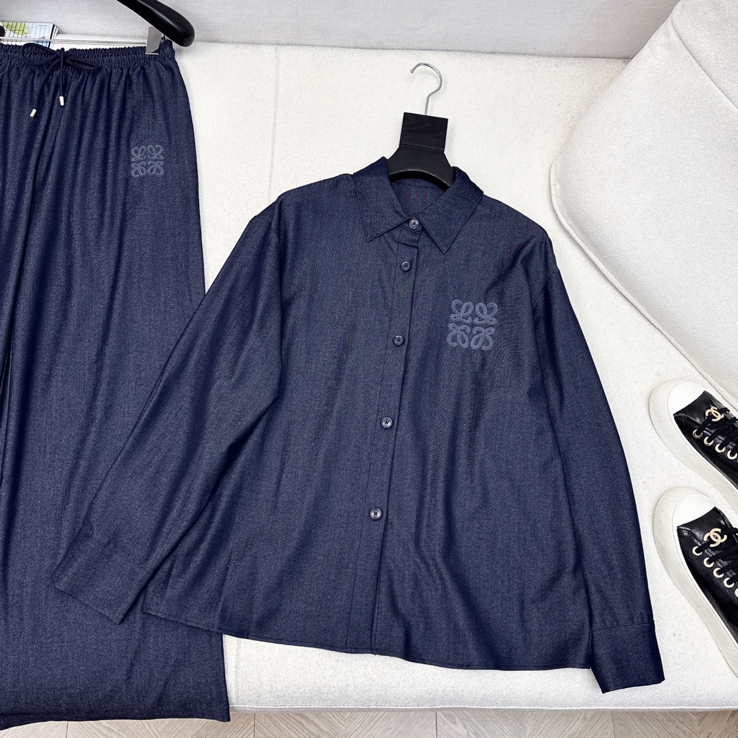 特价🉐️ ❗️现货齐码❗️不退不换❗️只有衬衫❗️人手必备百搭套装 Loe 25Ss————早秋最新款休