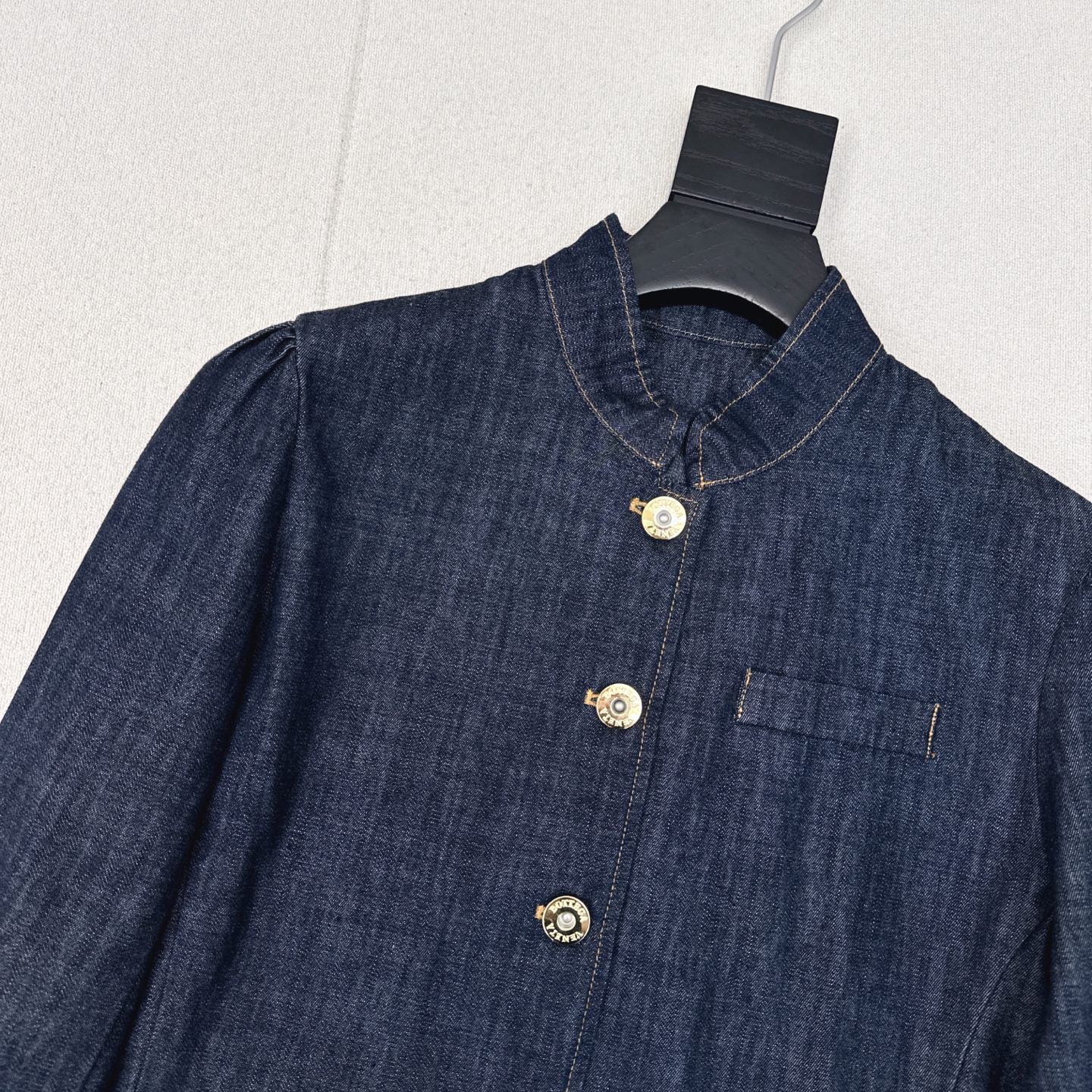 Title: P648 Original Cheesy Cowboy Boots Styled with Light Jeans and Gold-Buttoned Coat for Summer Fashion. - 图片 3