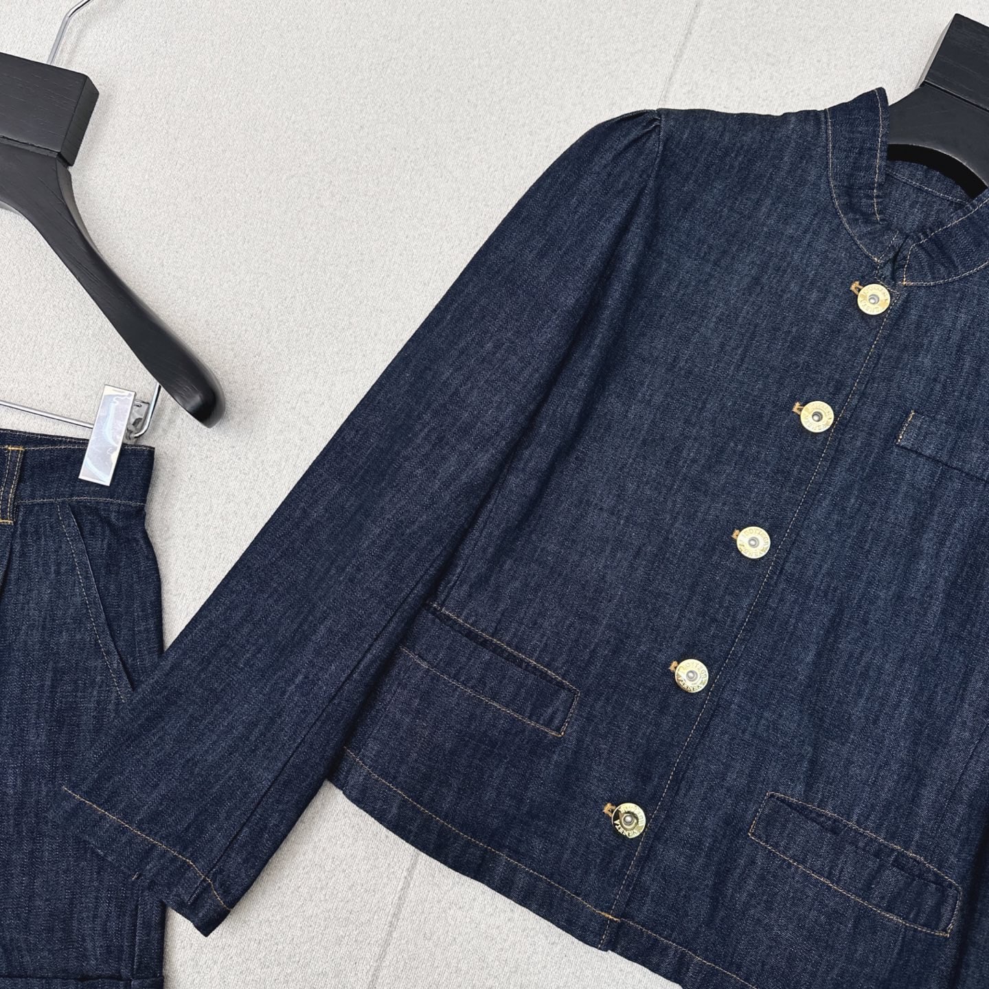 Title: P648 Original Cheesy Cowboy Boots Styled with Light Jeans and Gold-Buttoned Coat for Summer Fashion. - 图片 5