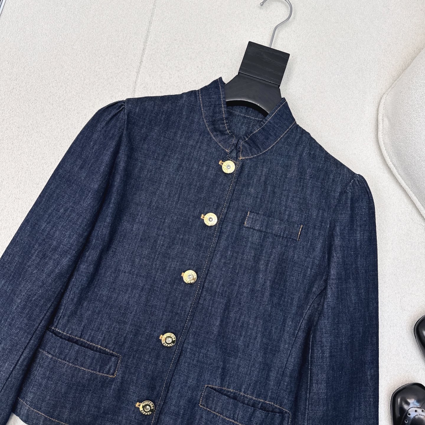 Title: P648 Original Cheesy Cowboy Boots Styled with Light Jeans and Gold-Buttoned Coat for Summer Fashion. - 图片 2