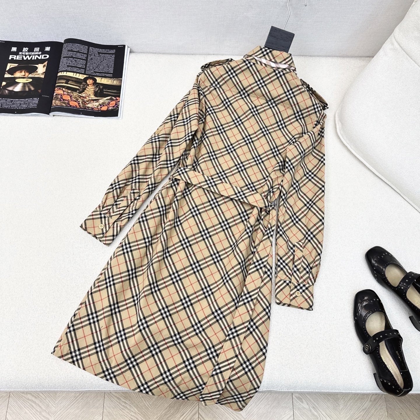 “Classic Tweedy Shirt Dress in Cotton Silk Fabric with Unique Shoulder Detail | New Arrival” - 图片 7