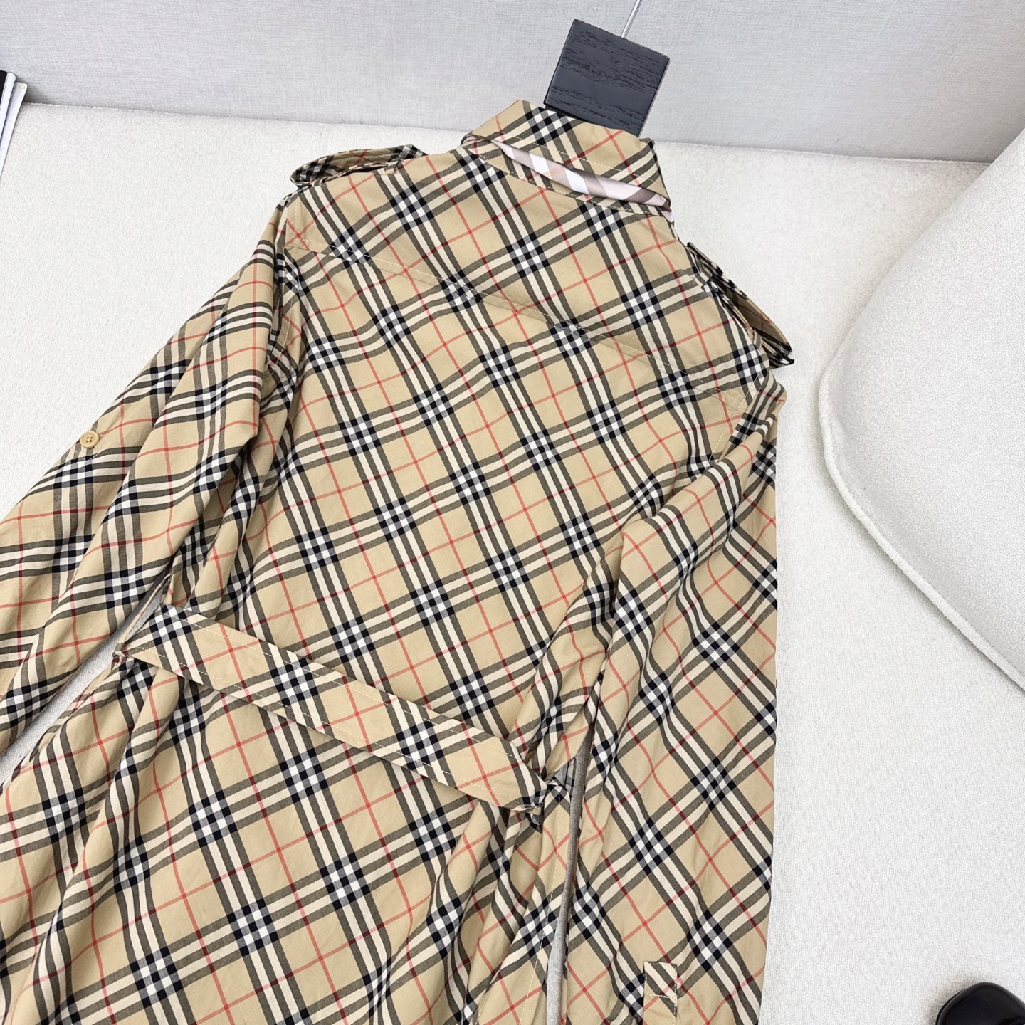 “Classic Tweedy Shirt Dress in Cotton Silk Fabric with Unique Shoulder Detail | New Arrival” - 图片 8