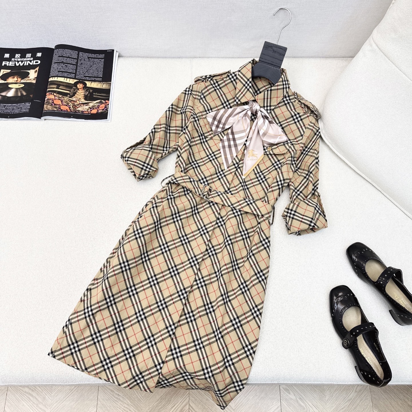 “Classic Tweedy Shirt Dress in Cotton Silk Fabric with Unique Shoulder Detail | New Arrival” - 图片 1
