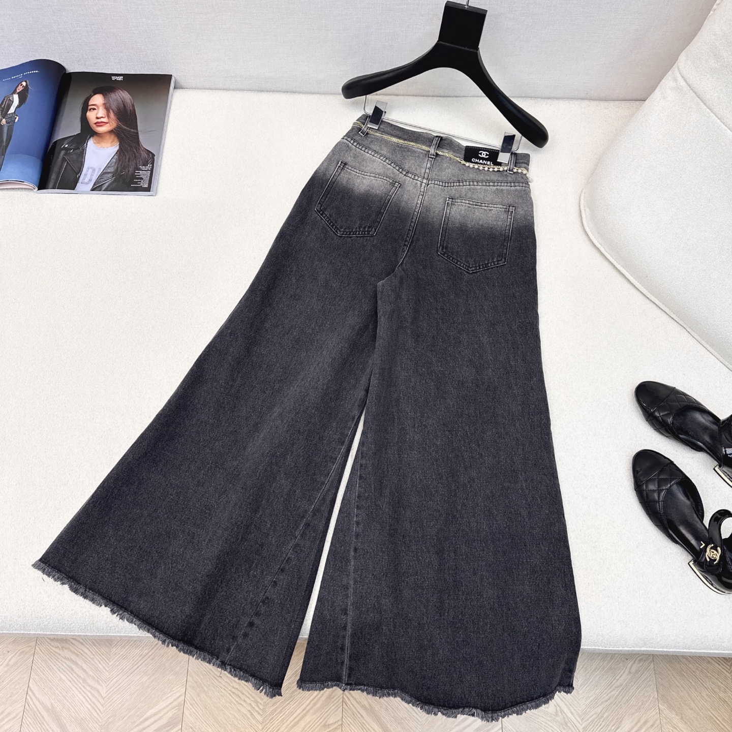 特价🉐️❗️黑色SML❗️不退不换❗️逆天大长腿设计 C家 25Ss————早秋最新款金属腰链装饰阔腿牛