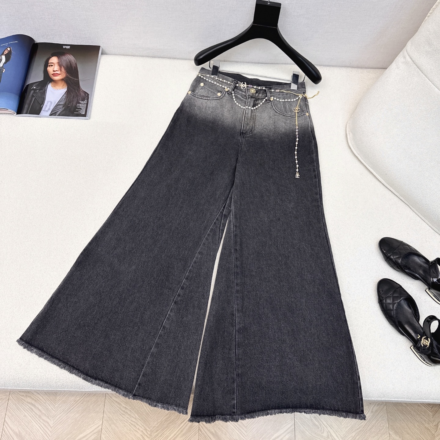 特价🉐️❗️黑色SML❗️不退不换❗️逆天大长腿设计 C家 25Ss————早秋最新款金属腰链装饰阔腿牛