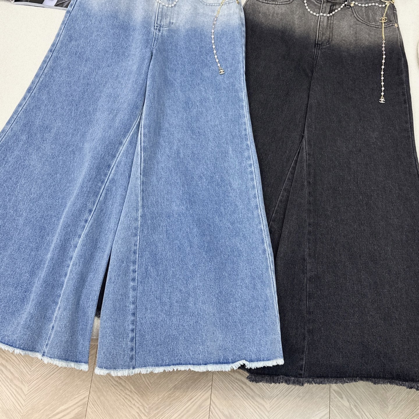 特价🉐️❗️黑色SML❗️不退不换❗️逆天大长腿设计 C家 25Ss————早秋最新款金属腰链装饰阔腿牛