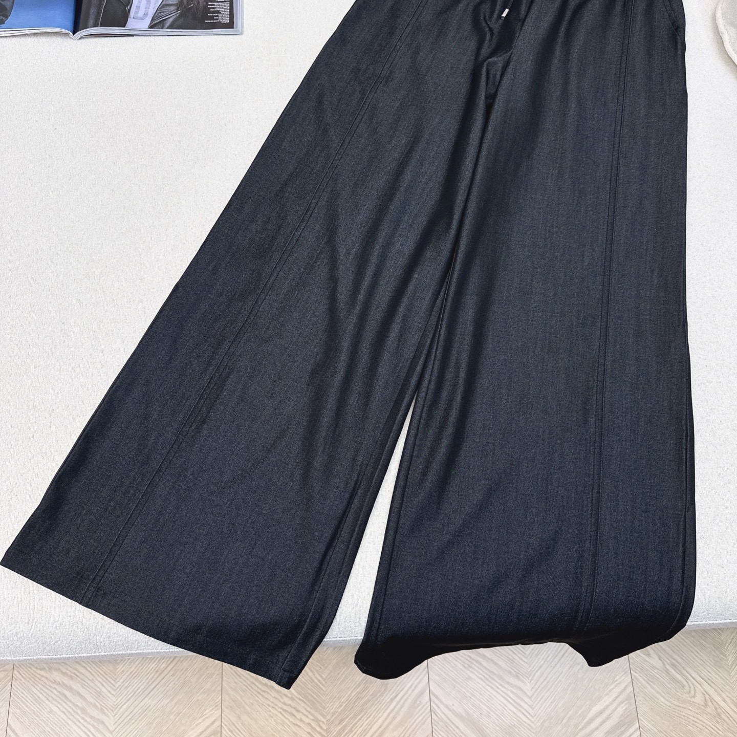 特价🉐️❗️现货齐码❗️不退不换❗️独家首发 Loe 25Ss———早秋最新款假两件撞色搭配松紧腰直筒裤