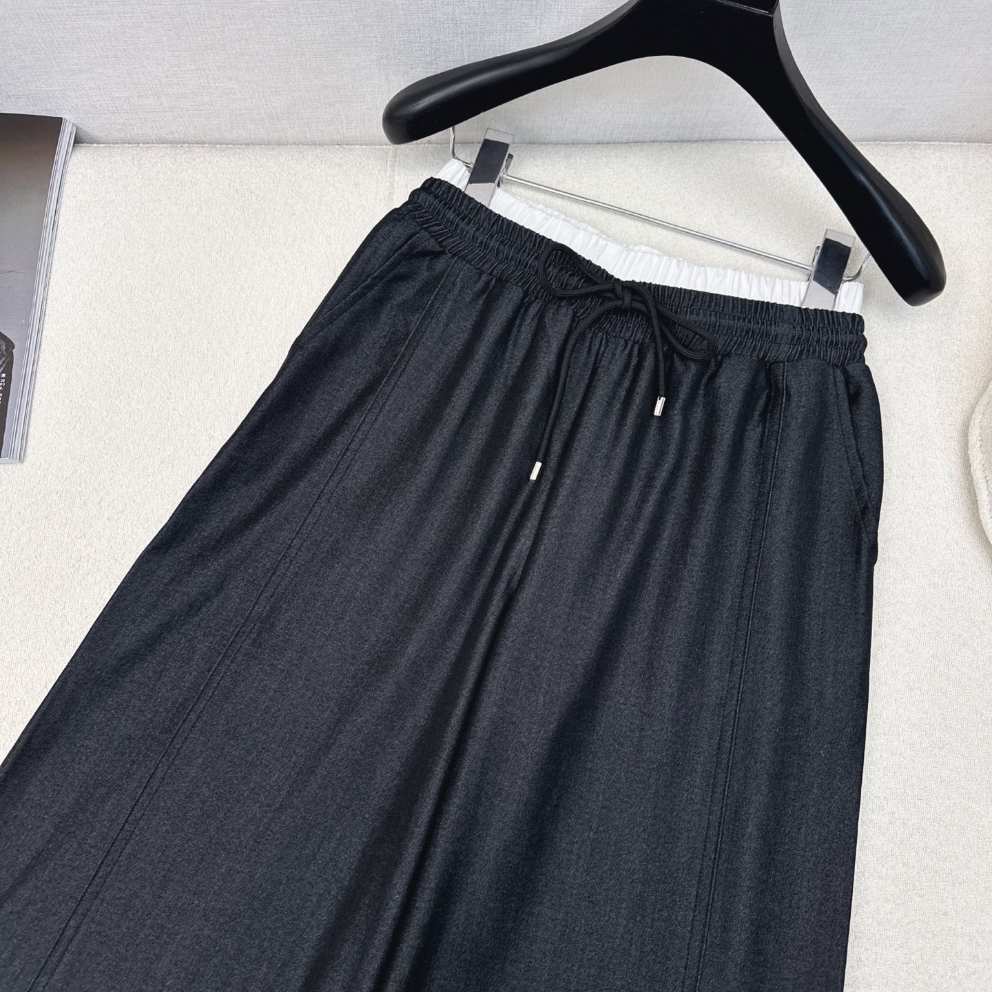 特价🉐️❗️现货齐码❗️不退不换❗️独家首发 Loe 25Ss———早秋最新款假两件撞色搭配松紧腰直筒裤