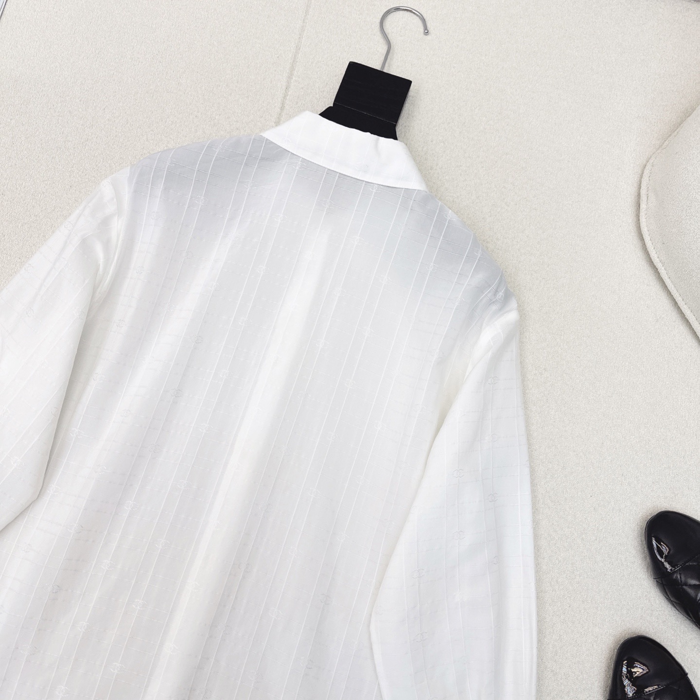 特价🉐️ ❗️现货齐码❗️不退不换❗️C家 25Ss————早秋最新款logo提花真丝白色衬衫🤍法式度假