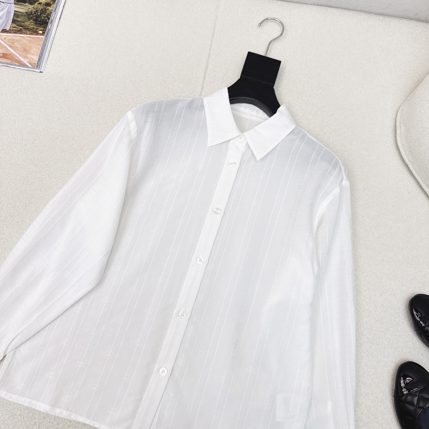 特价🉐️ ❗️现货齐码❗️不退不换❗️C家 25Ss————早秋最新款logo提花真丝白色衬衫🤍法式度假