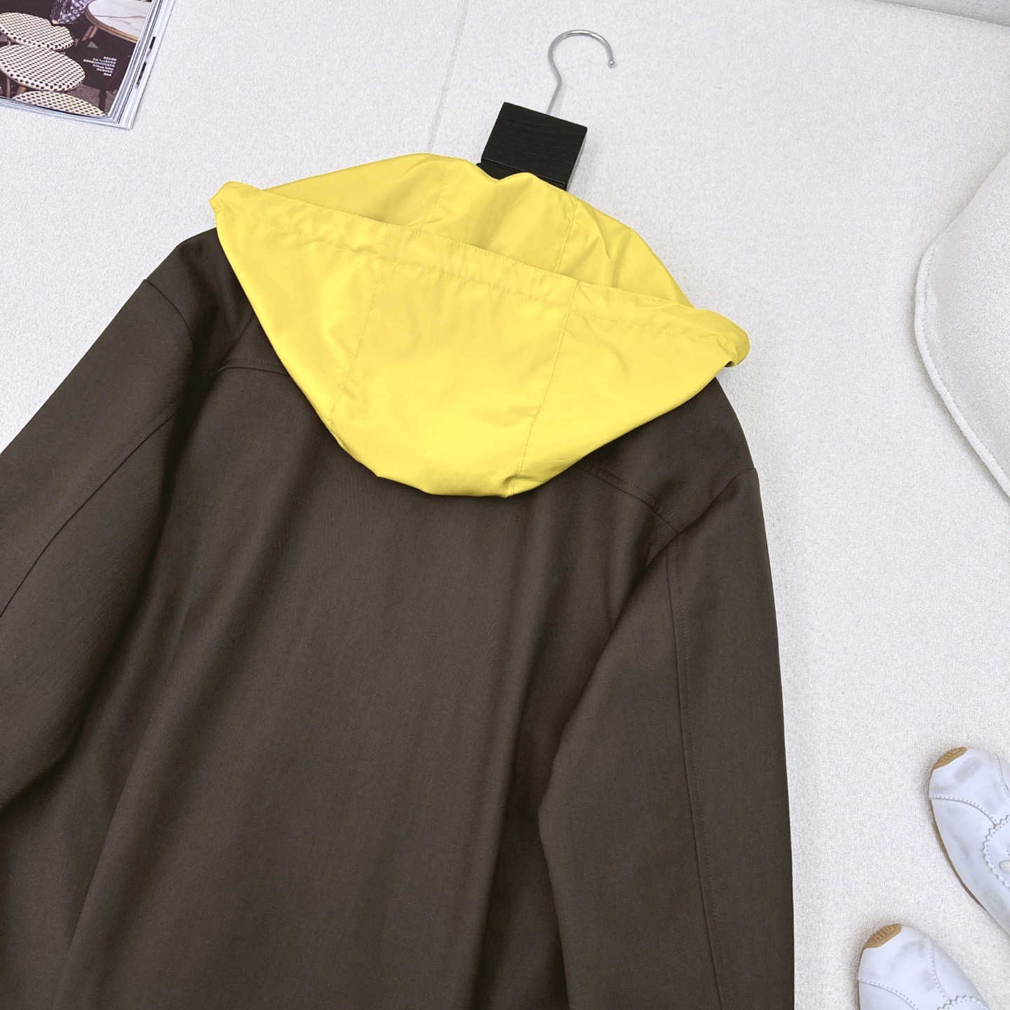 帽子可拆卸 Miu 25Ss————早秋最新款运动风撞色内衬连帽夹克外套🤎经典学院风西装版型搭配撞色设计