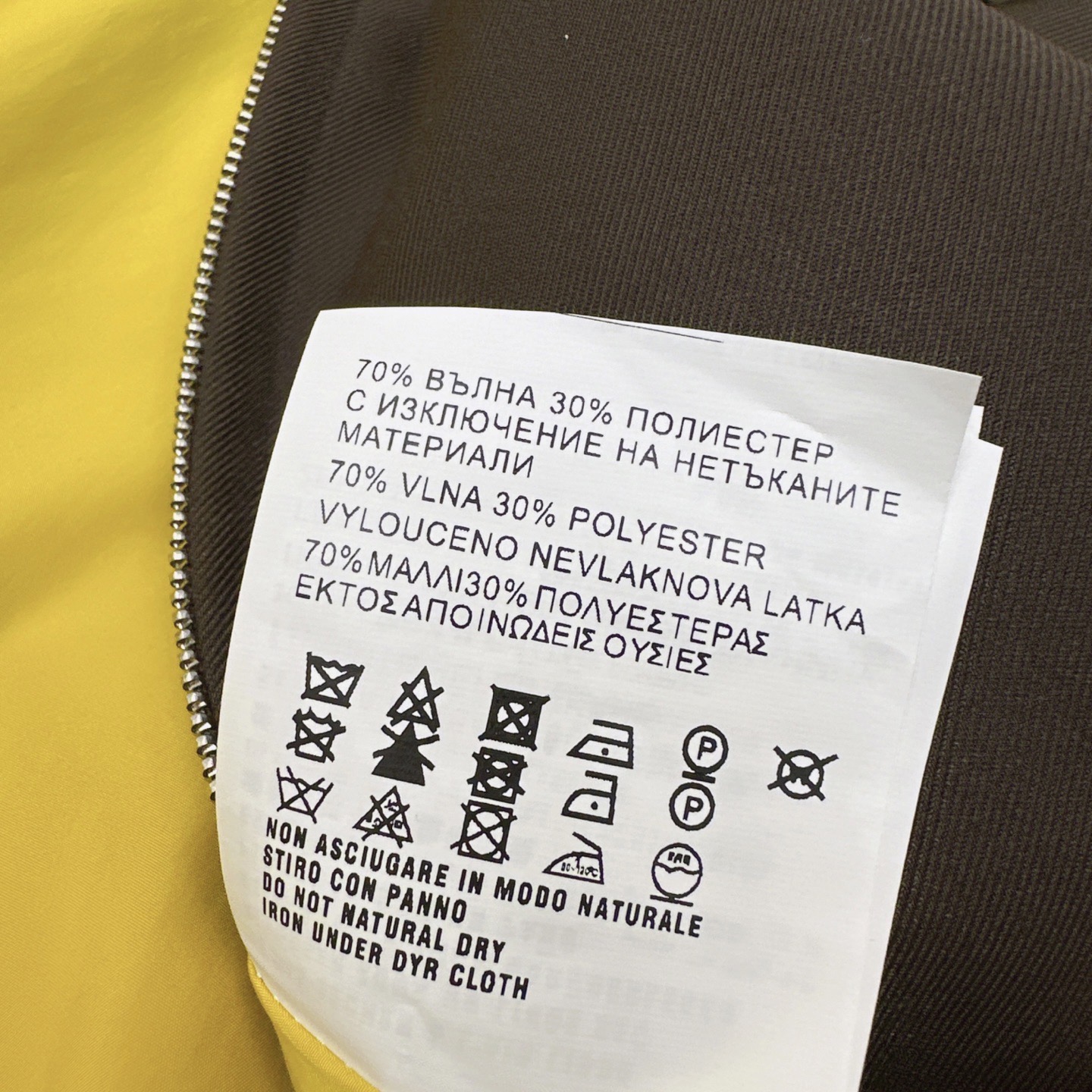 帽子可拆卸 Miu 25Ss————早秋最新款运动风撞色内衬连帽夹克外套🤎经典学院风西装版型搭配撞色设计