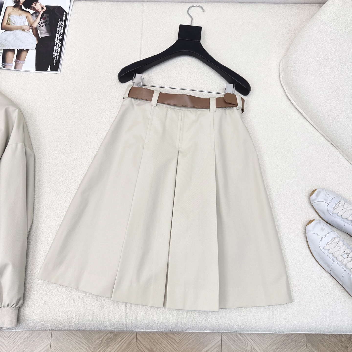 特价🉐️ ❗️现货齐码❗️不退不换❗️独家首发 Miu 25Ss————秋冬最新款腰带装饰低腰浅卡其中长