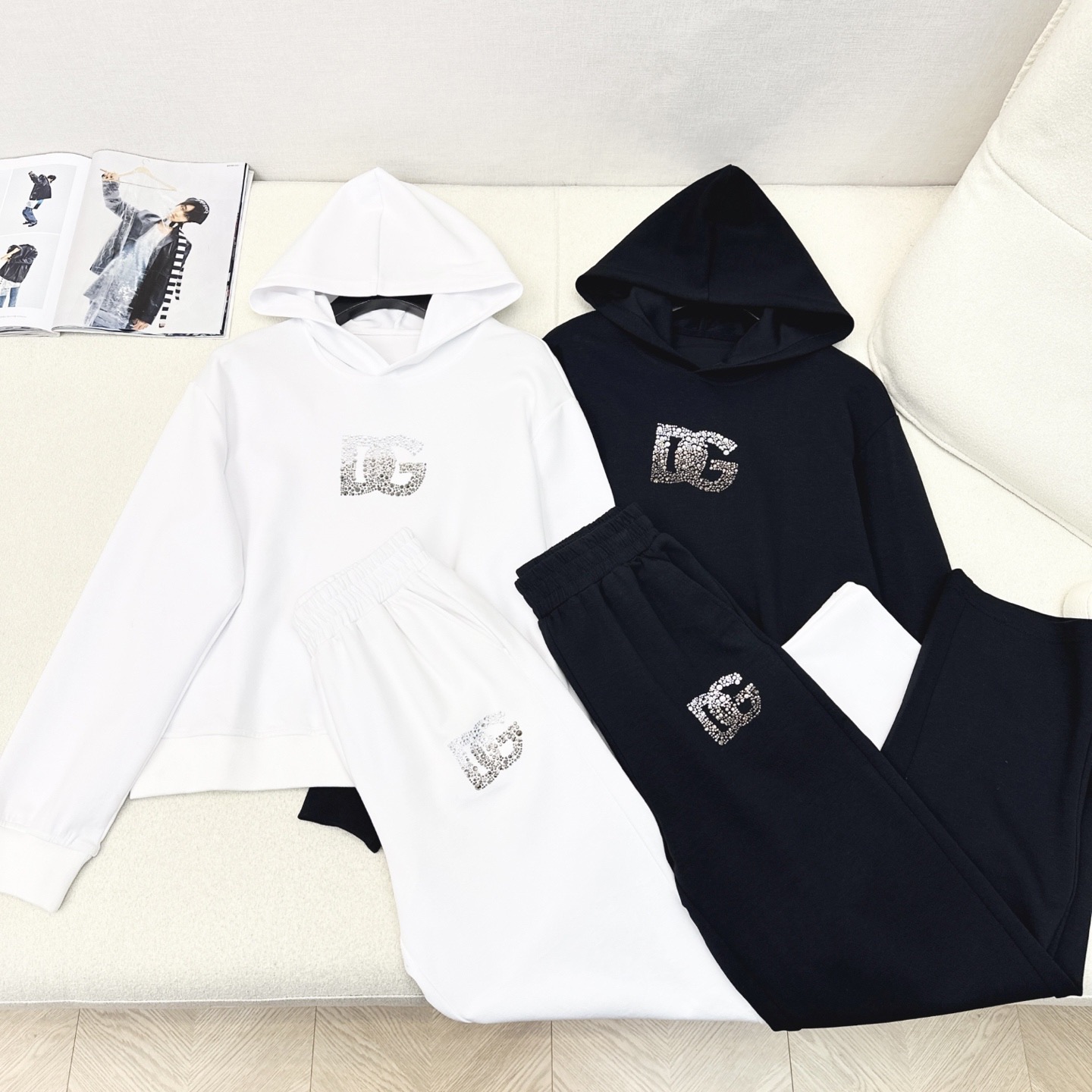 时髦达人一套搭配 DG 25Ss———秋冬最新款logo字母烫金装饰休闲套装🖤 懒人一套时髦搭配 连帽休