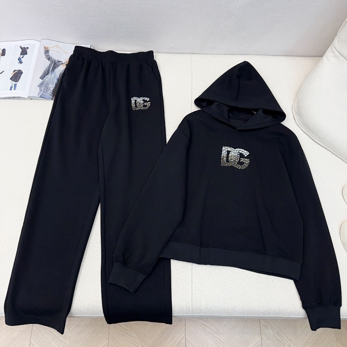 时髦达人一套搭配 DG 25Ss———秋冬最新款logo字母烫金装饰休闲套装🖤 懒人一套时髦搭配 连帽休