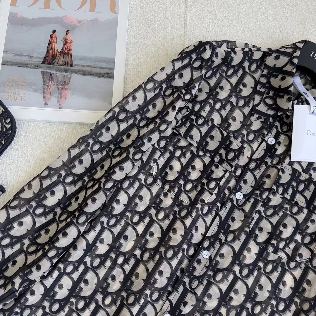 爆款推荐 Dio* 26ss———春夏新品经典老花图案冰丝短裤 🖤很推荐 老花图案很吸睛 洋气又带时髦感