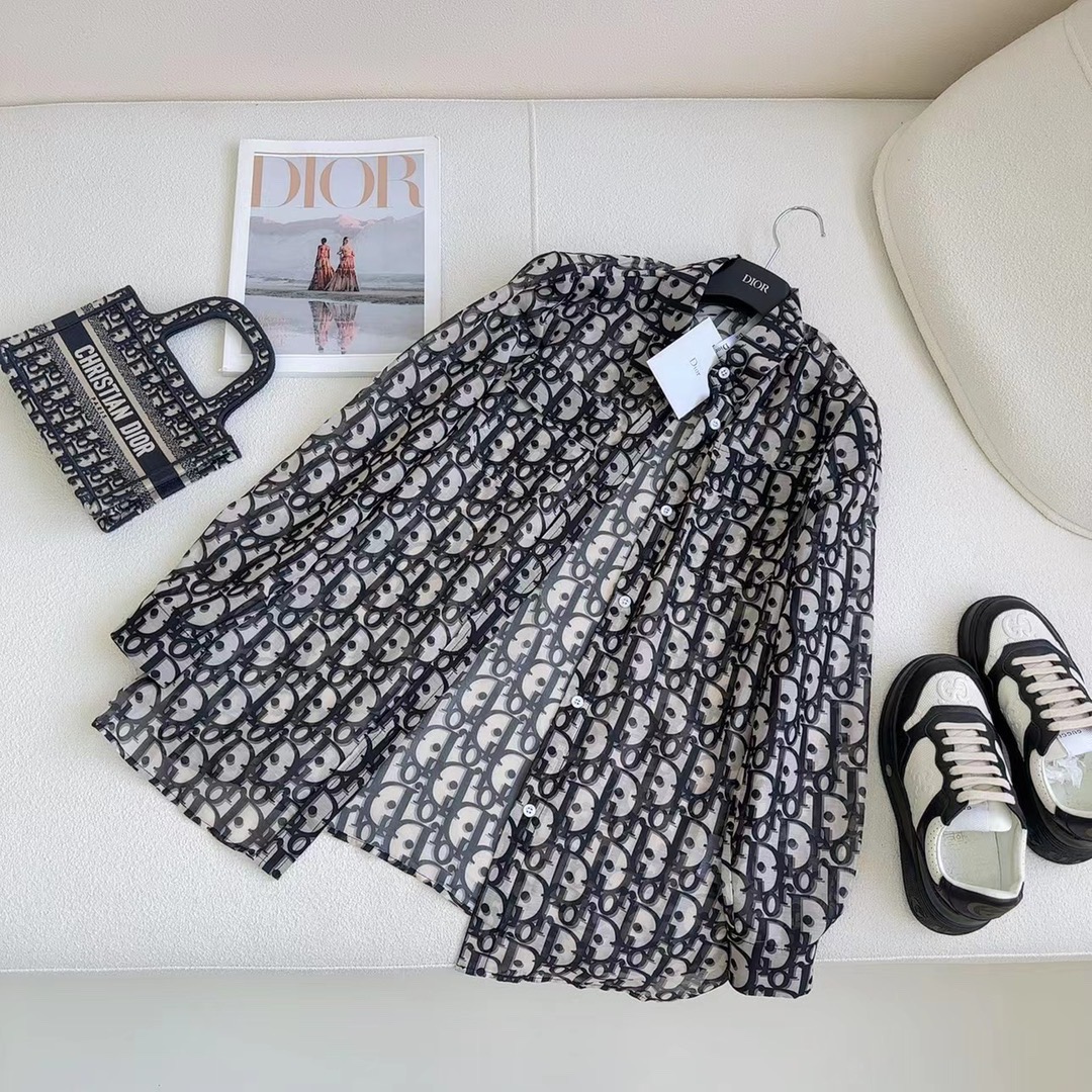 爆款推荐 Dio* 26ss———春夏新品经典老花图案冰丝短裤 🖤很推荐 老花图案很吸睛 洋气又带时髦感