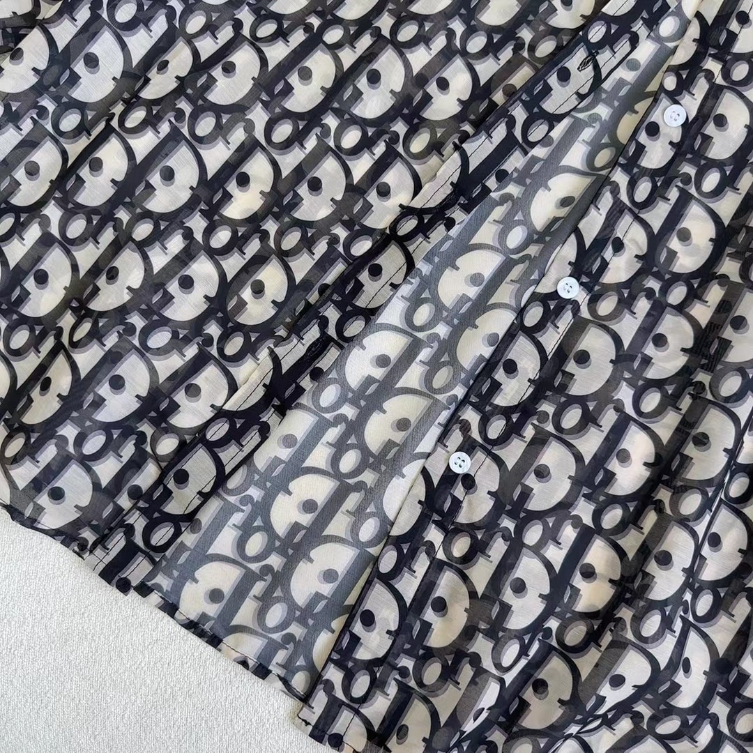 爆款推荐 Dio* 26ss———春夏新品经典老花图案冰丝短裤 🖤很推荐 老花图案很吸睛 洋气又带时髦感