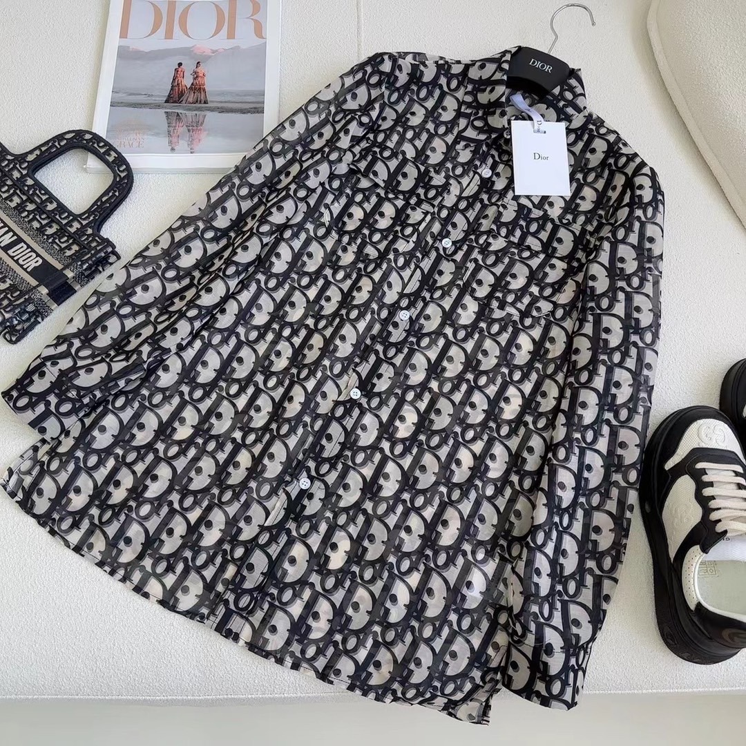 爆款推荐 Dio* 26ss———春夏新品经典老花图案冰丝短裤 🖤很推荐 老花图案很吸睛 洋气又带时髦感