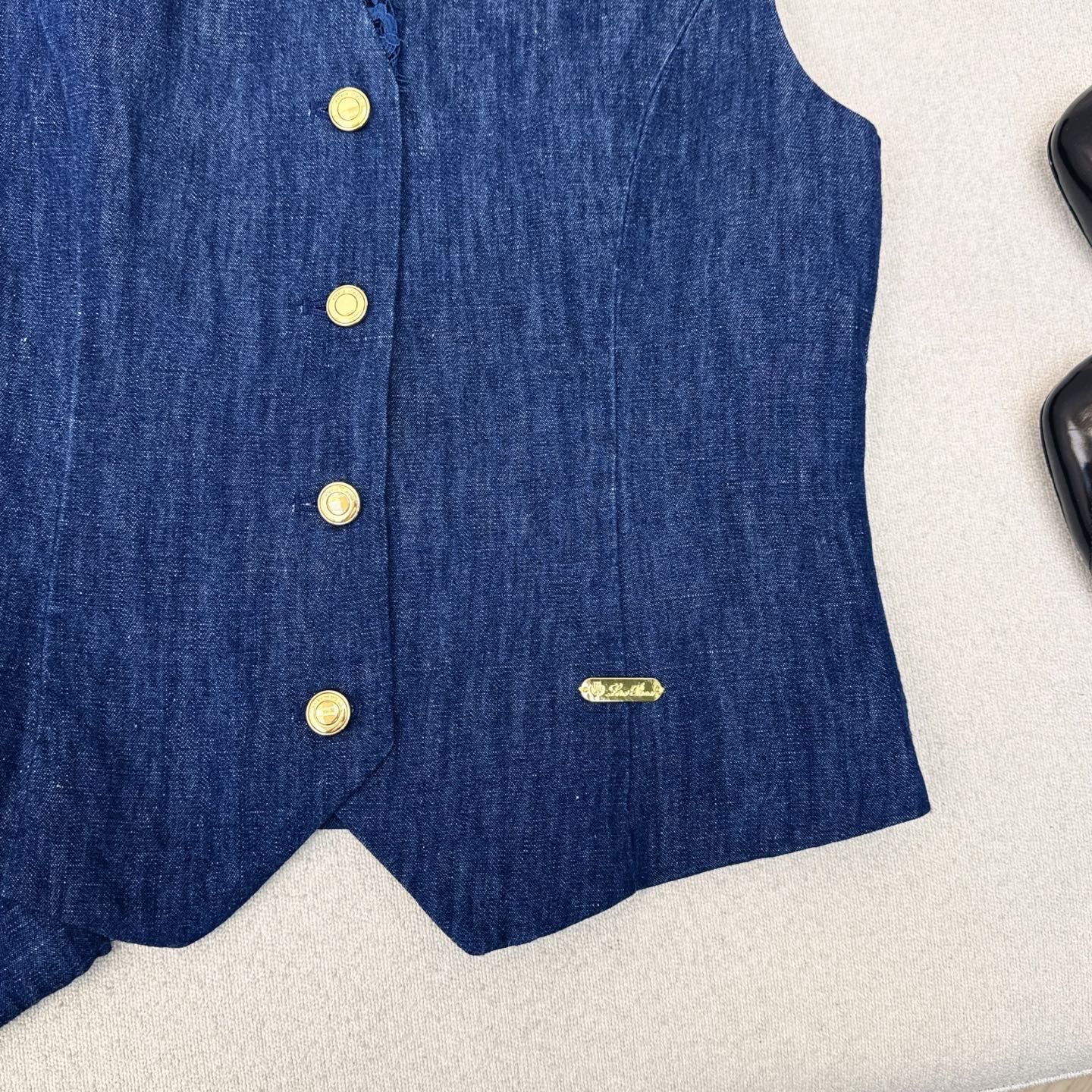 独家首发 lp🆕 25Ss———春夏最新款度假南法风牛仔套装🩵假两件蕾丝装饰无袖背心+卷边短裤 低调奢华