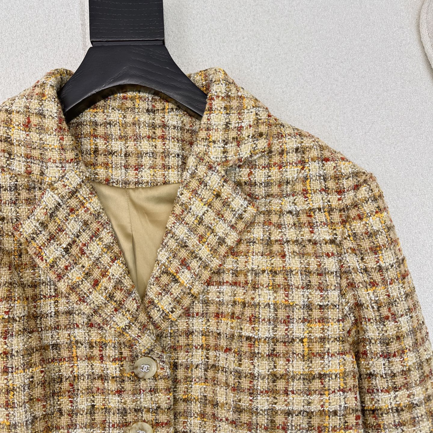 独家首发 C家 ————最新款定制编织外套💛件太高级了～～多种纱线编织 精美奢华！纽扣开模定制～每个细节