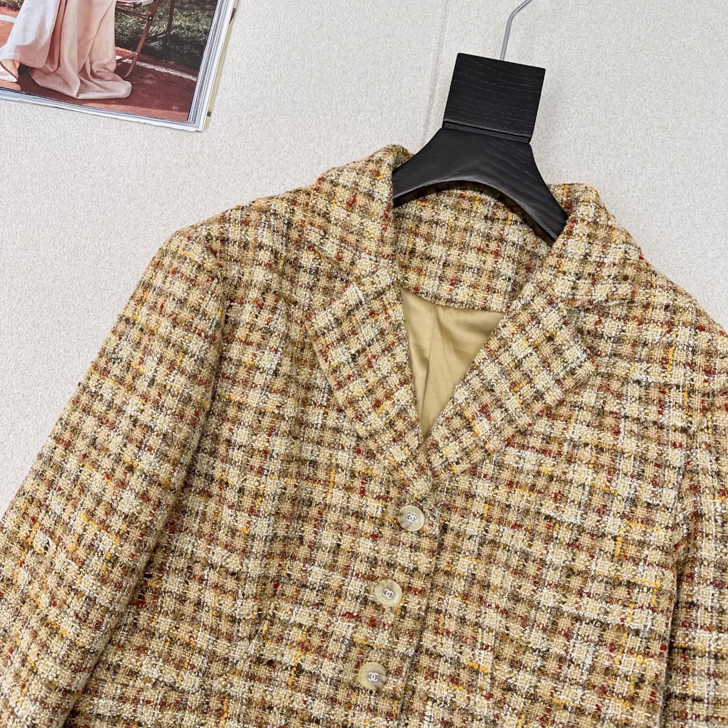 独家首发 C家 ————最新款定制编织外套💛件太高级了～～多种纱线编织 精美奢华！纽扣开模定制～每个细节