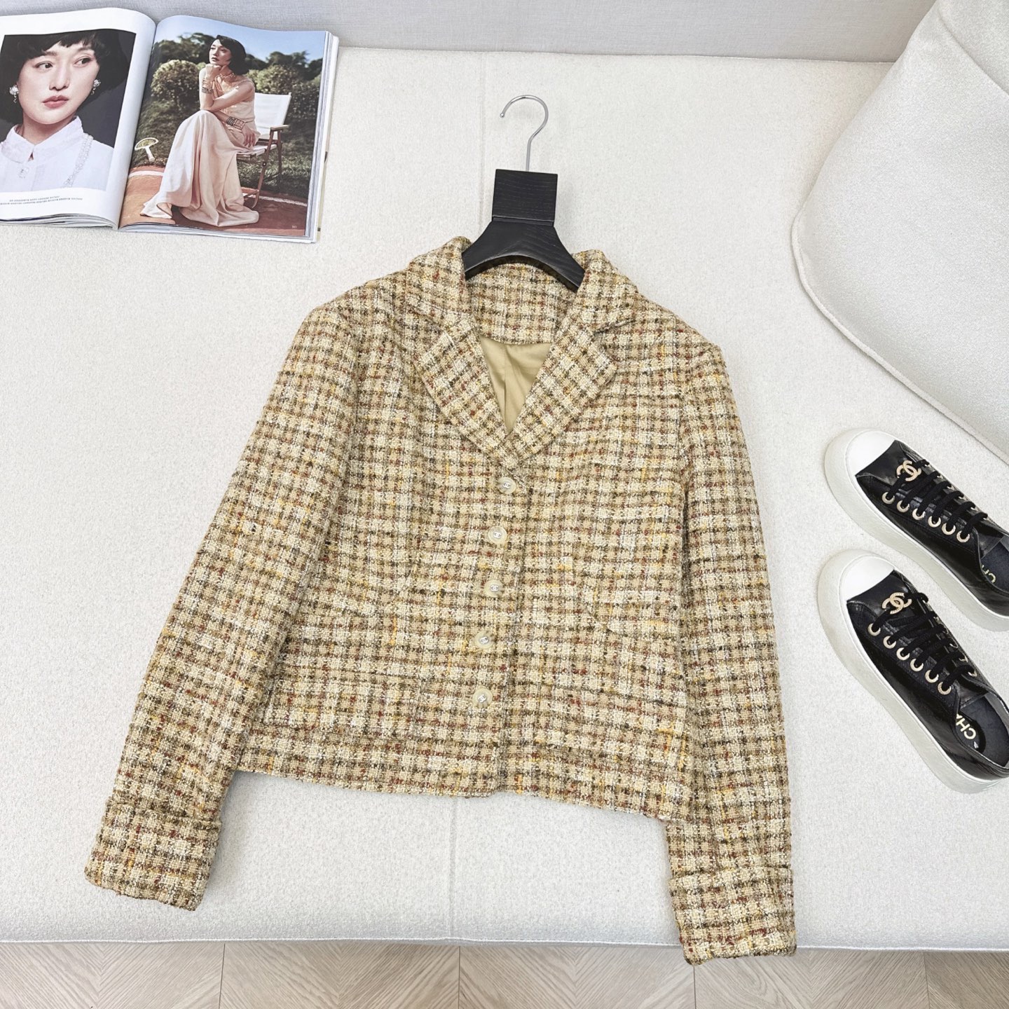 独家首发 C家 ————最新款定制编织外套💛件太高级了～～多种纱线编织 精美奢华！纽扣开模定制～每个细节