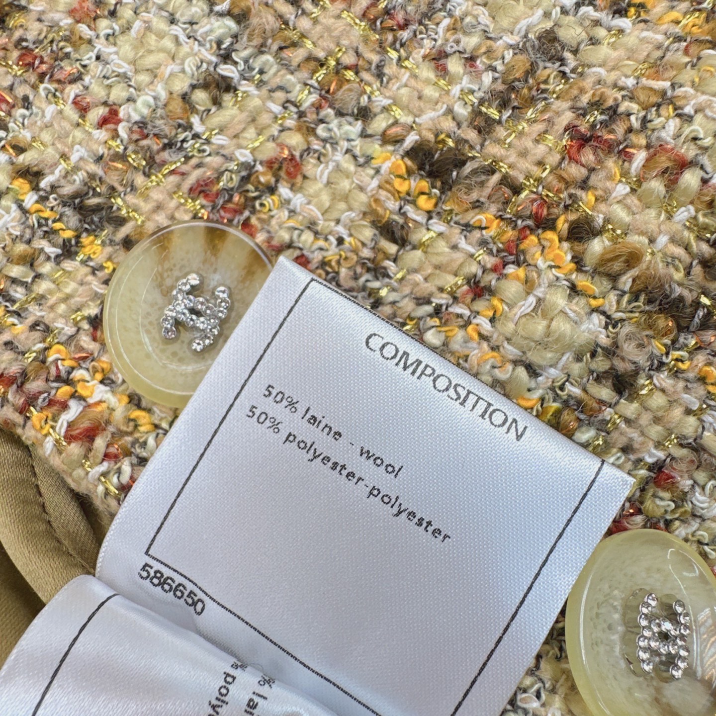 独家首发 C家 ————最新款定制编织外套💛件太高级了～～多种纱线编织 精美奢华！纽扣开模定制～每个细节