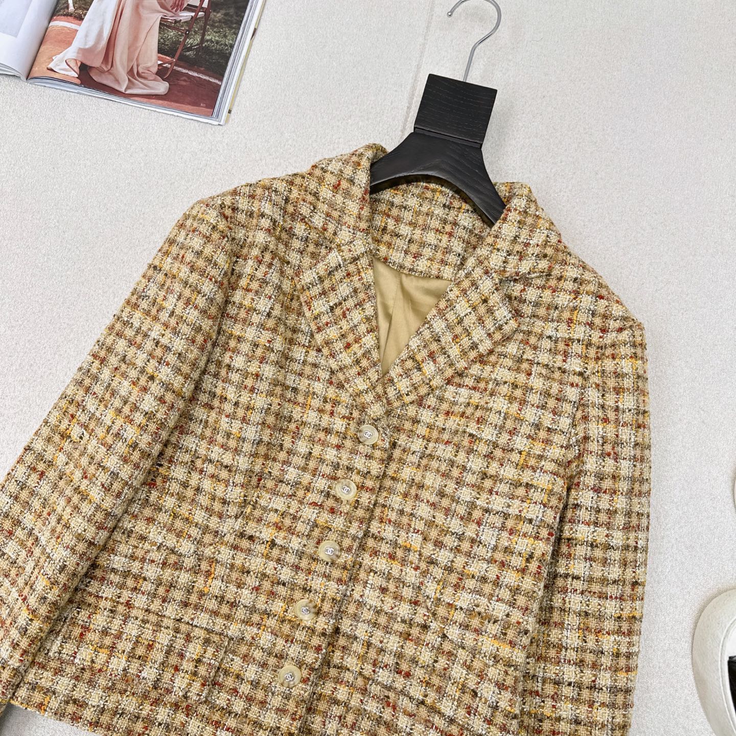 独家首发 C家 ————最新款定制编织外套💛件太高级了～～多种纱线编织 精美奢华！纽扣开模定制～每个细节