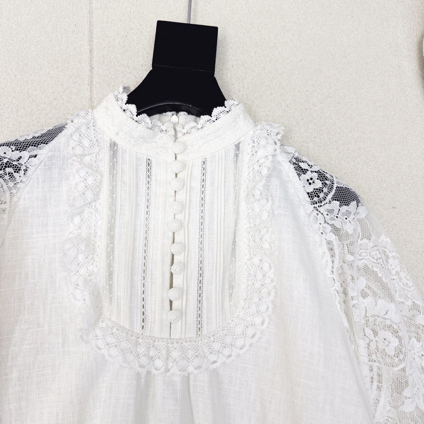 独家首发 Zim 25Ss————早秋最新款度假风宫廷风花边立领亚麻衬衫🤍蕾丝绣花定位拼接细节面料透气舒