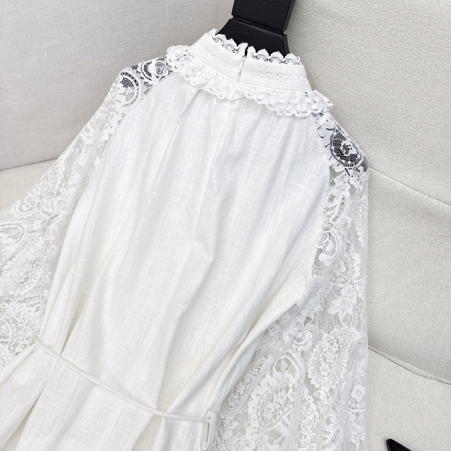 独家首发 Zim 25Ss————早秋最新款度假风宫廷风花边立领亚麻长款连衣裙🤍蕾丝绣花定位拼接细节面料