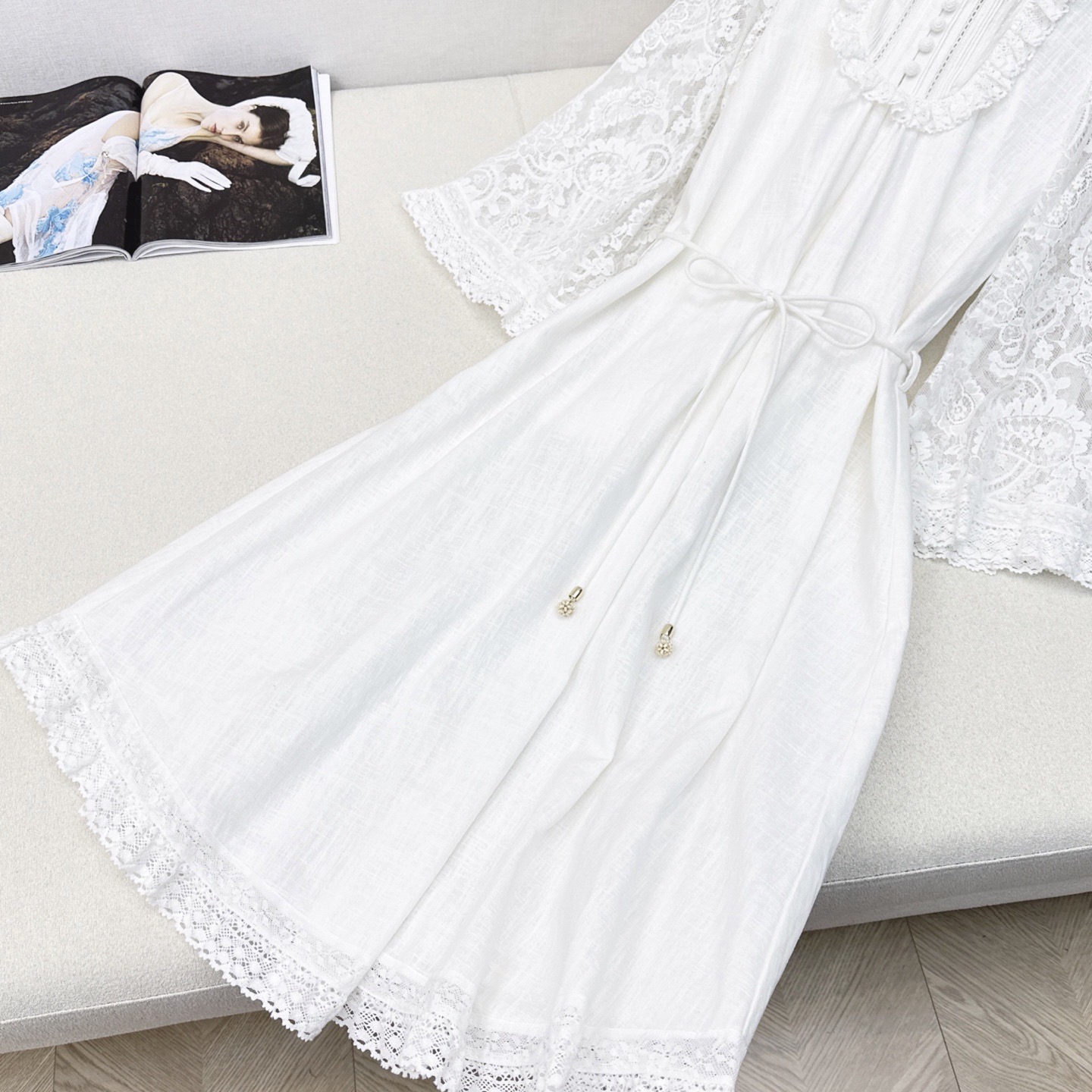 独家首发 Zim 25Ss————早秋最新款度假风宫廷风花边立领亚麻长款连衣裙🤍蕾丝绣花定位拼接细节面料