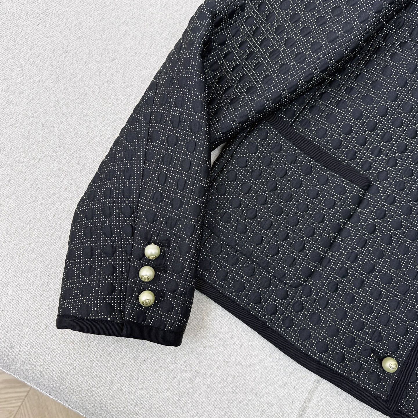独家首发 CD 25Ss————秋冬最新款黑金戴妃藤格纹圆领夹克外套🖤yb定制金丝绗缝技术面料 珍珠扣点
