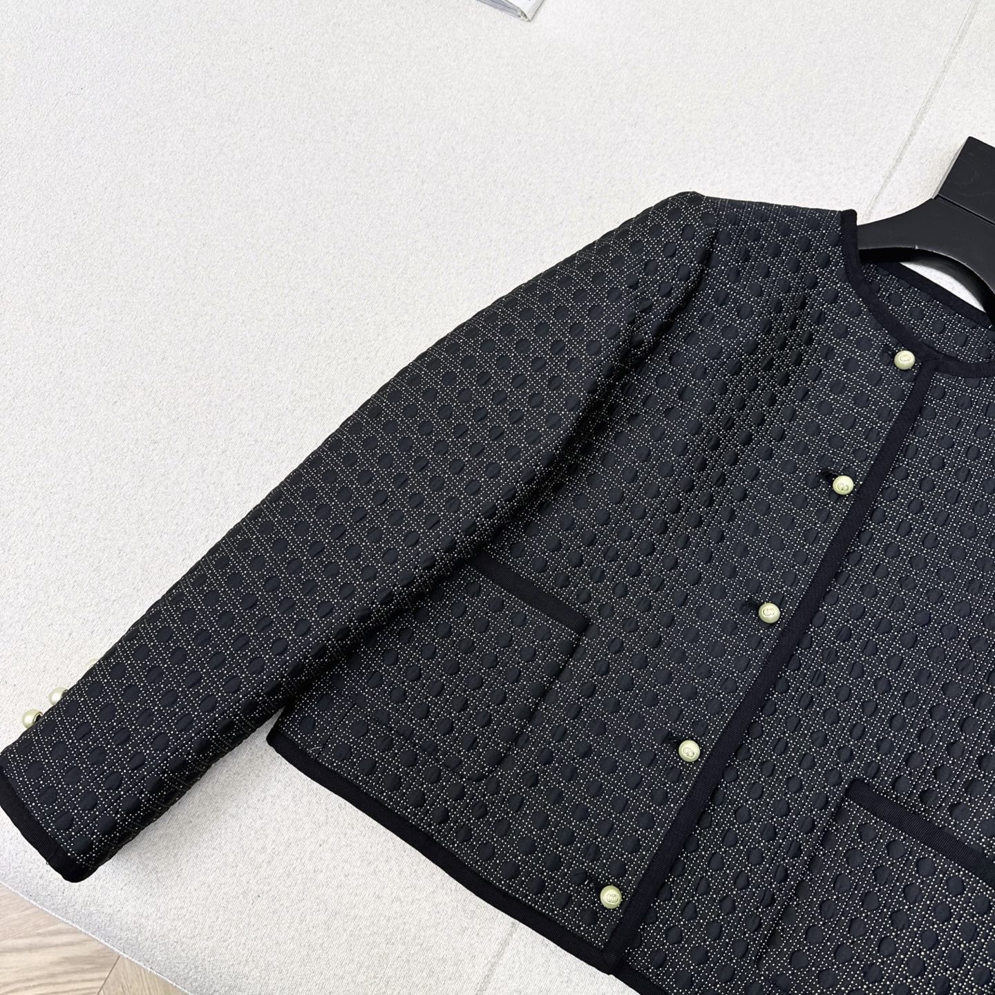 独家首发 CD 25Ss————秋冬最新款黑金戴妃藤格纹圆领夹克外套🖤yb定制金丝绗缝技术面料 珍珠扣点
