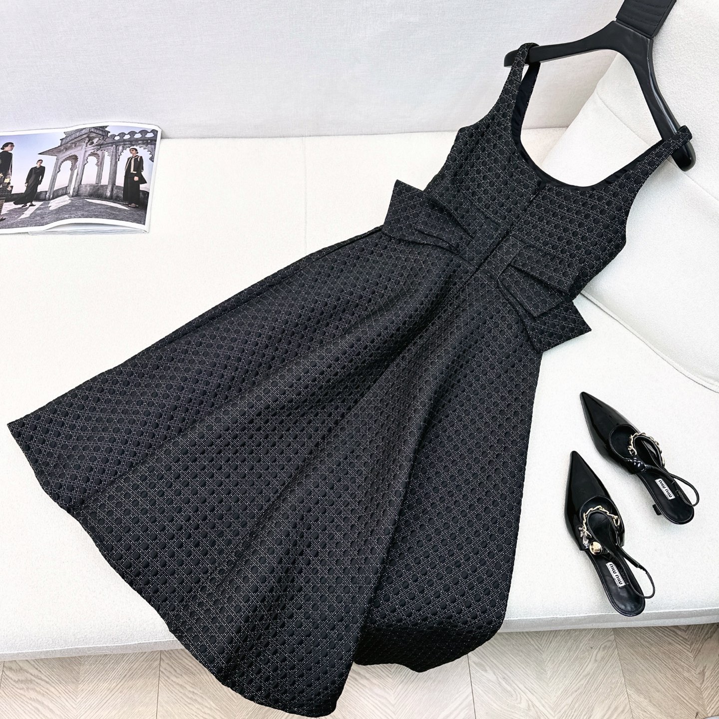 独家首发 CD 25Ss————秋冬最新款黑金蝴蝶结点缀后腰吊带连衣裙🖤 戴妃藤格纹绗缝技术面料 收腰大