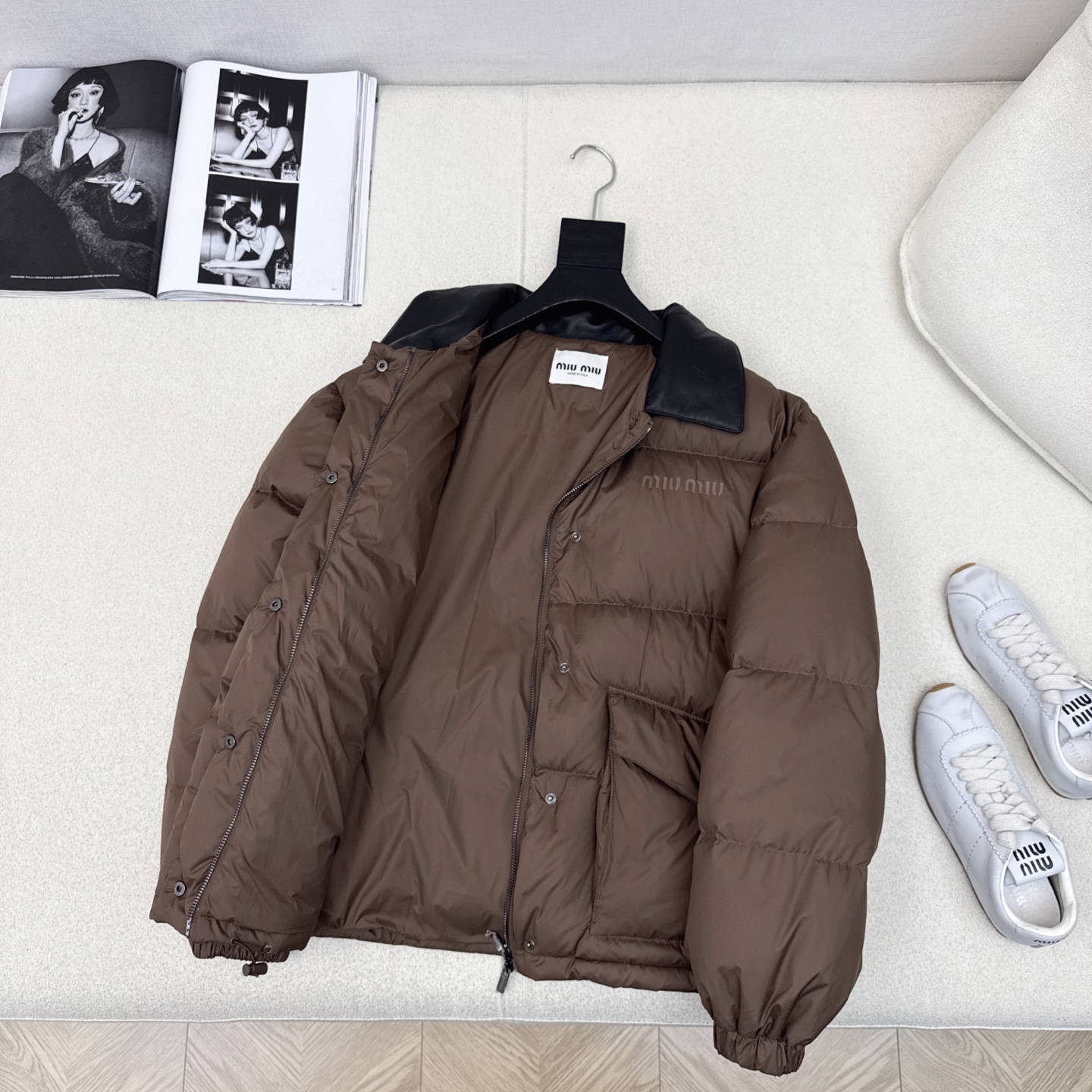爆单款推荐 Miu 25Ss————秋冬最新款绗缝撞色真皮翻领羽绒外套🤎撞色小羊皮翻领+翻盖口袋细节设计