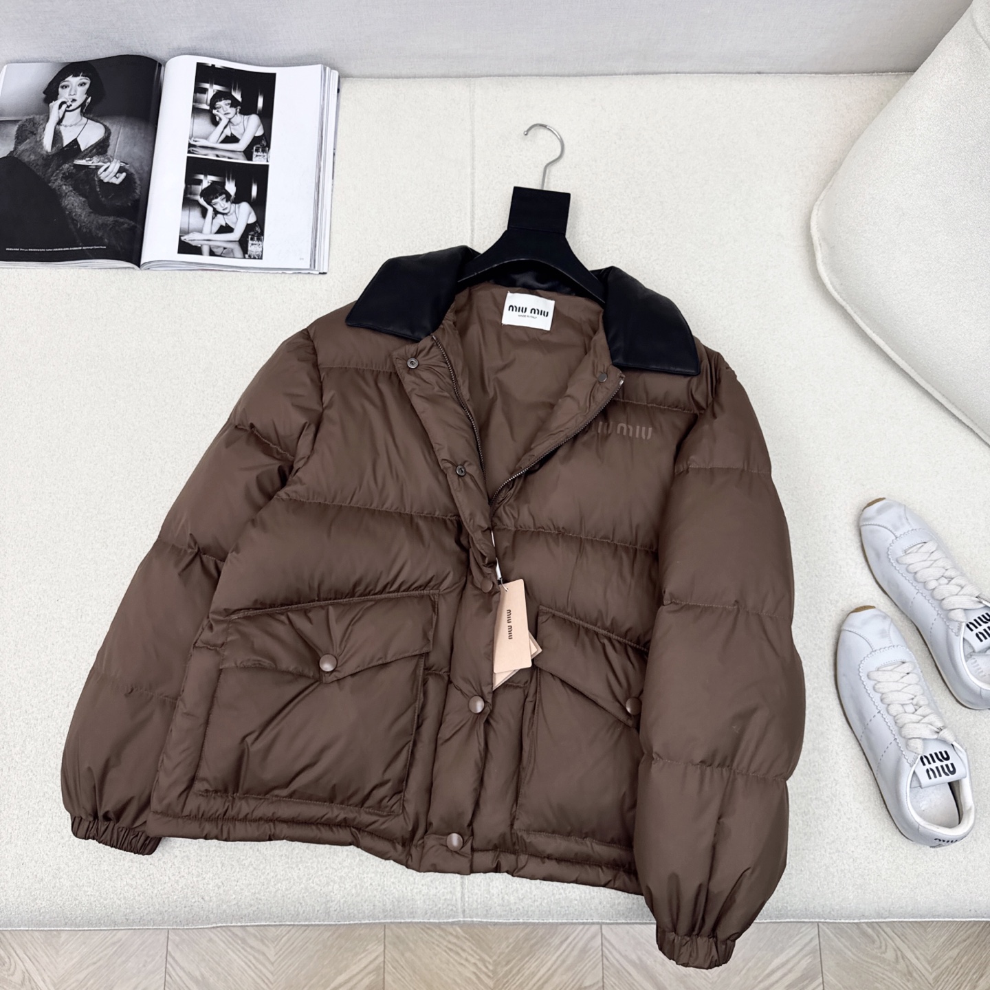 爆单款推荐 Miu 25Ss————秋冬最新款绗缝撞色真皮翻领羽绒外套🤎撞色小羊皮翻领+翻盖口袋细节设计